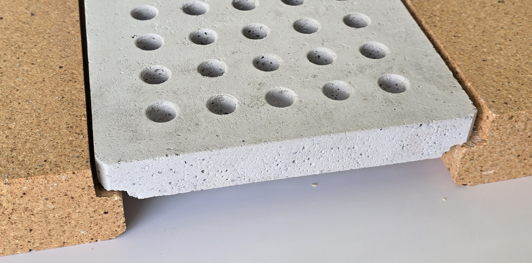 Náhradní díly KOBOK - dno kolem roštu - barva tmavá Kobok - Vyzdívka tmavá KOBOK dno s osazením 95x266-50 K-598 tloušťka 50mm barva tmavá